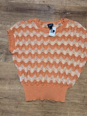 NWT! Buckle Coral and Peach Crochet Short-Sleeve Sweater Top Medium